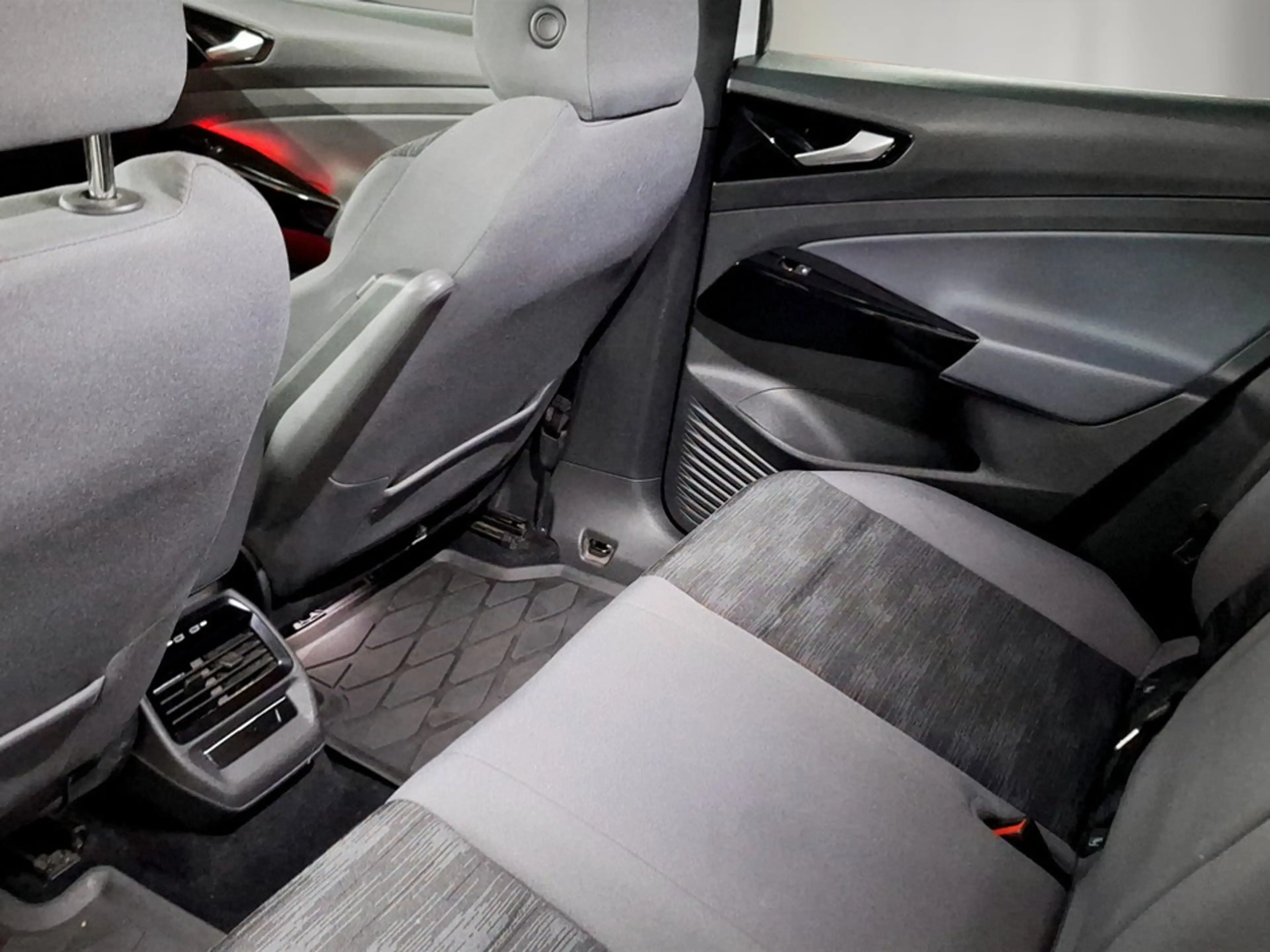 Volkswagen ID.4 Pro Performance 150 kW — photo 11