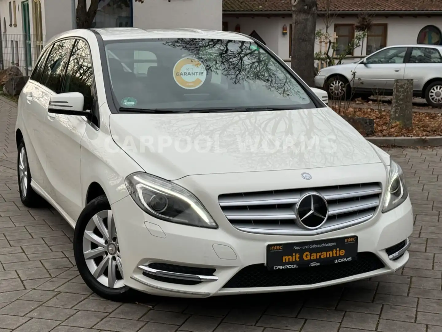 Mercedes-Benz B 180 BlueEfficiency AUTOMATIK+XEN+NAVI+PDC+LED Weiß - 1
