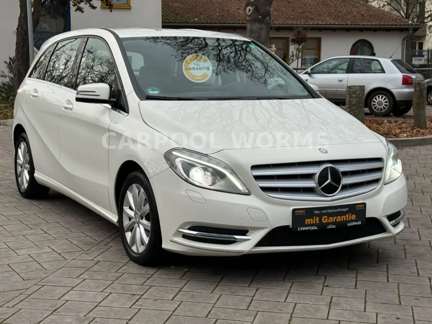 Mercedes-Benz B 180 BlueEfficiency AUTOMATIK+XEN+NAVI+PDC+LED Weiß - 2