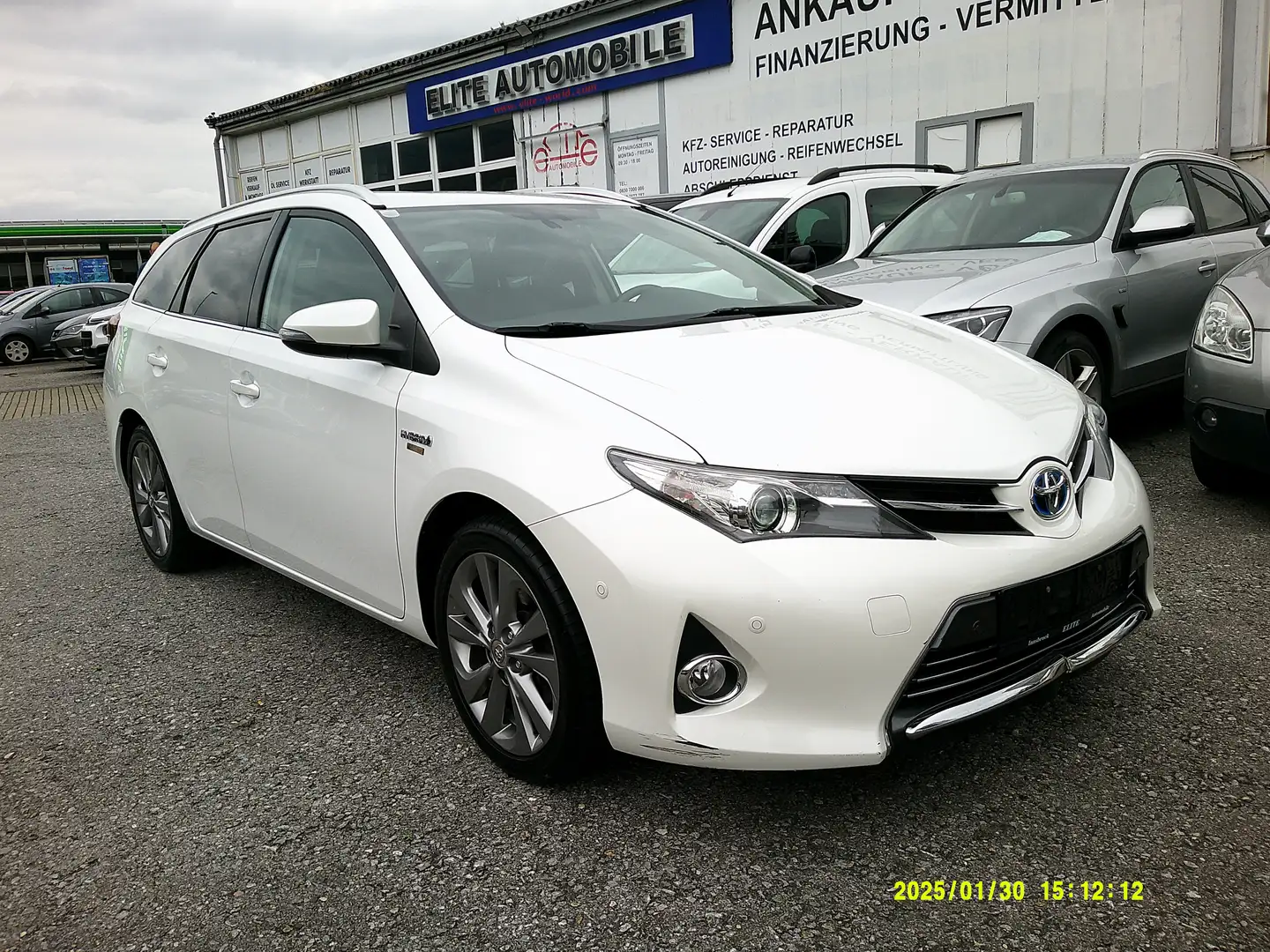 Toyota Auris Hybrid Touring Sports 1.8 VVT-i Bianco - 1