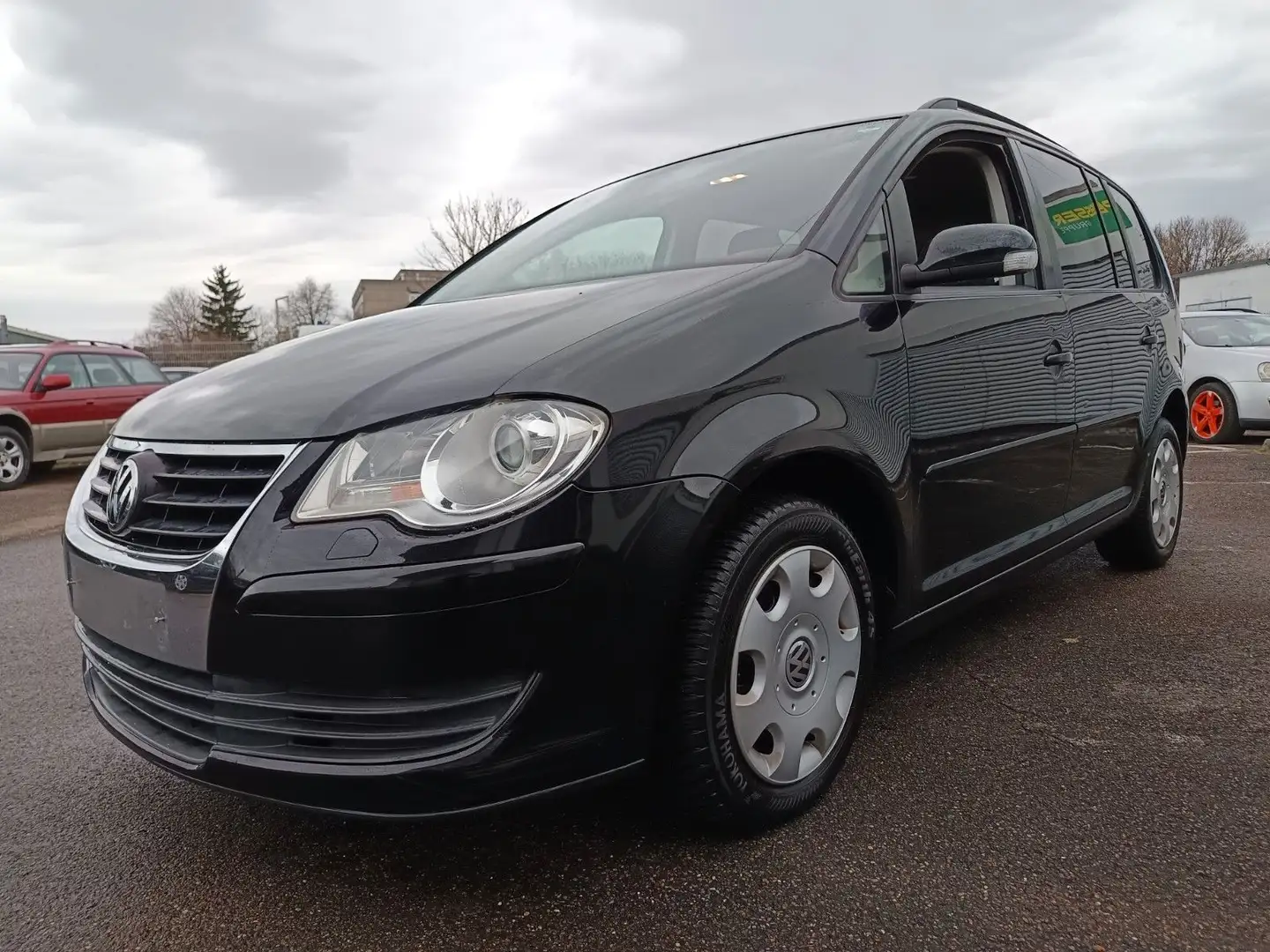 Volkswagen Touran Trendline / 7-Sitzer / Navigation Schwarz - 1