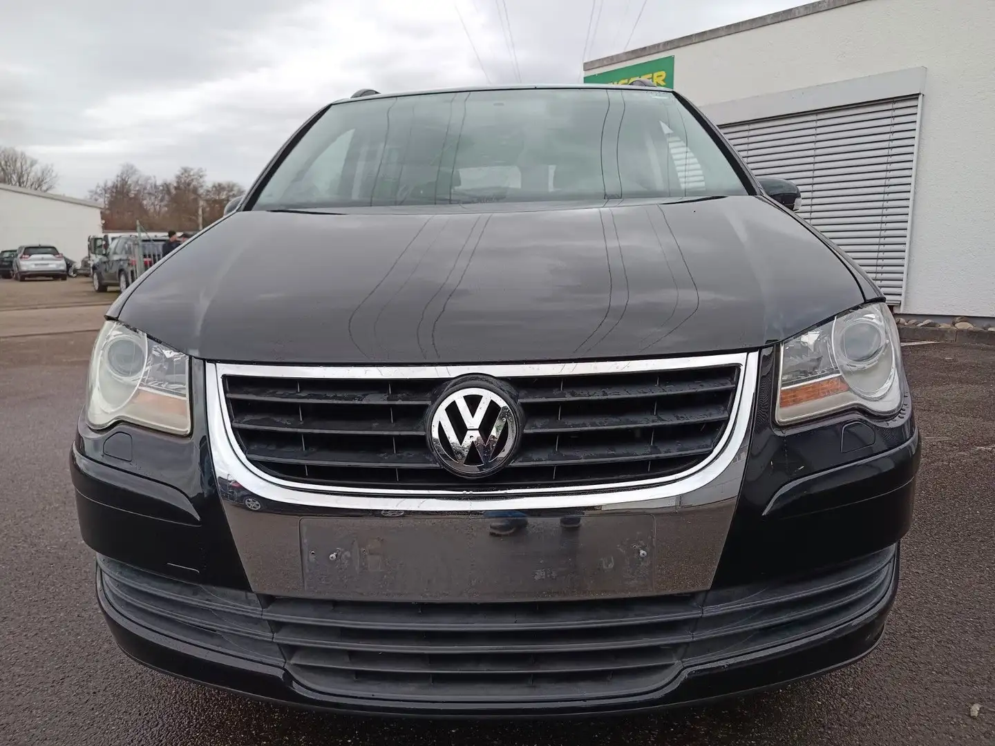 Volkswagen Touran Trendline / 7-Sitzer / Navigation Schwarz - 2