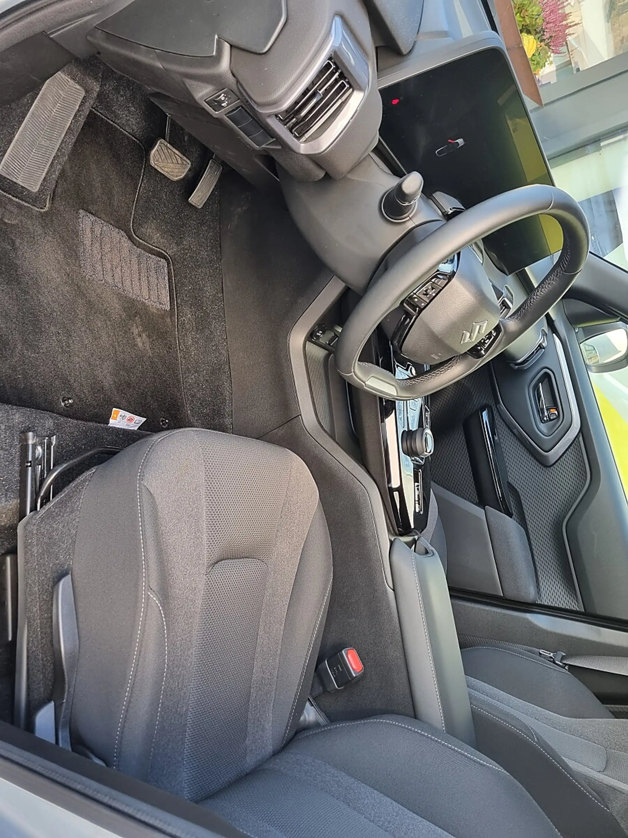 Suzuki Vitara eVitara 61kWh GL+ Allgrip-e Shine — photo 7