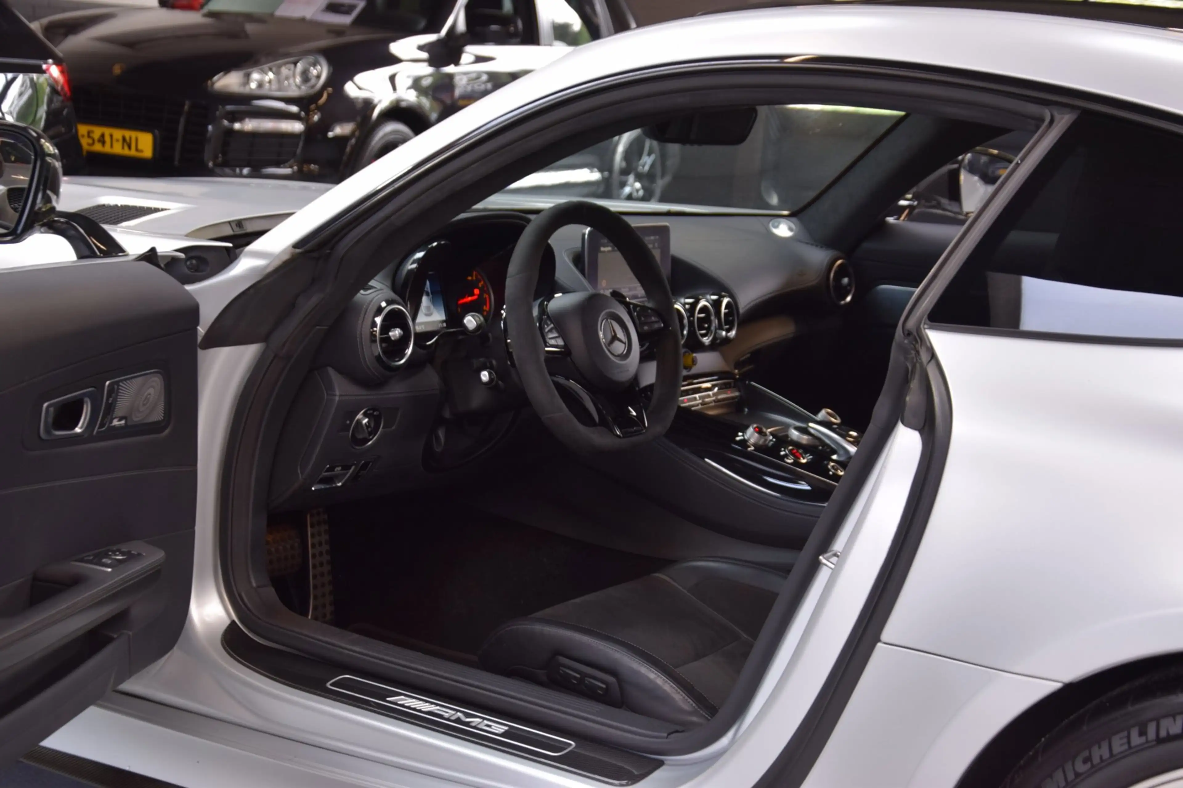 Mercedes-Benz AMG GT 4.0 R V8 Keramisch|Navi|Leder|585pk!!|Dealer onder — photo 3