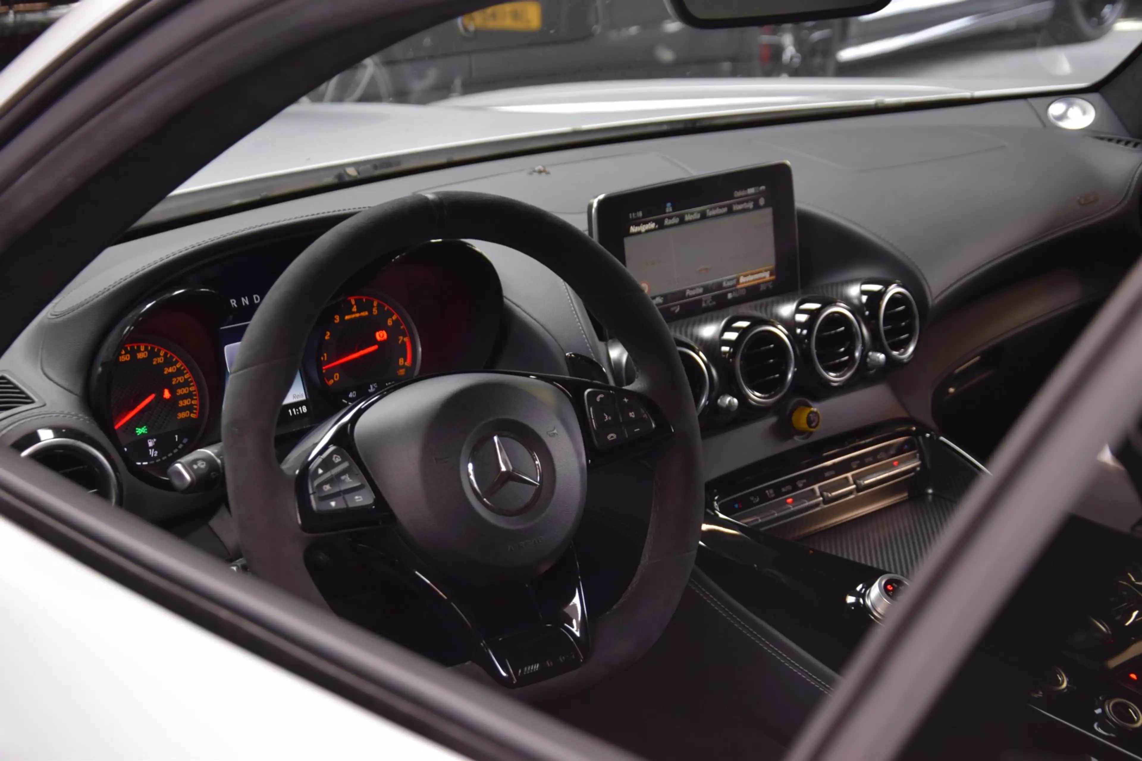 Mercedes-Benz AMG GT 4.0 R V8 Keramisch|Navi|Leder|585pk!!|Dealer onder — photo 5