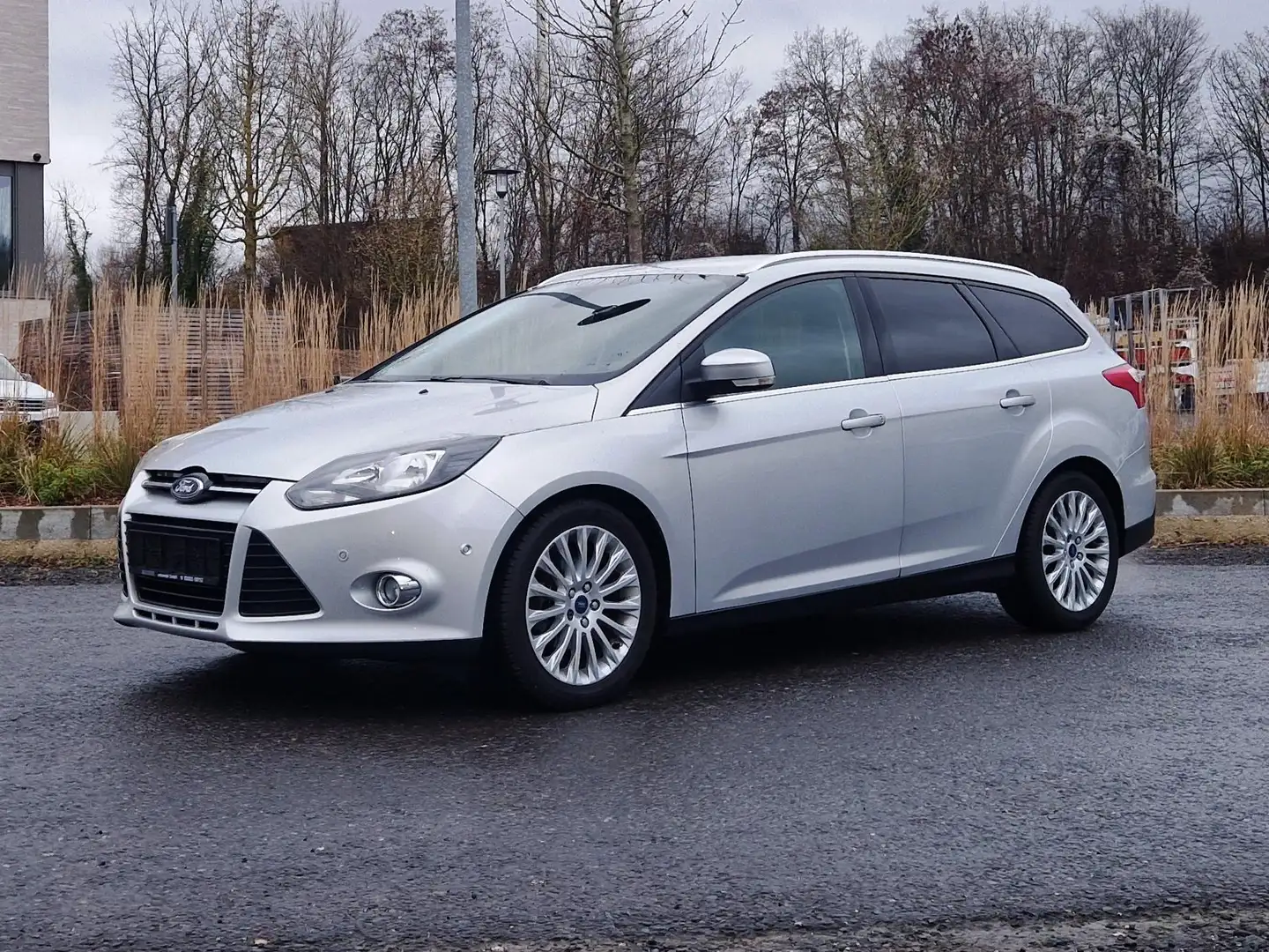 Ford Focus Titanium/1Hand/93000km/Navi/PDC vorne+hinten/Color Argent - 1