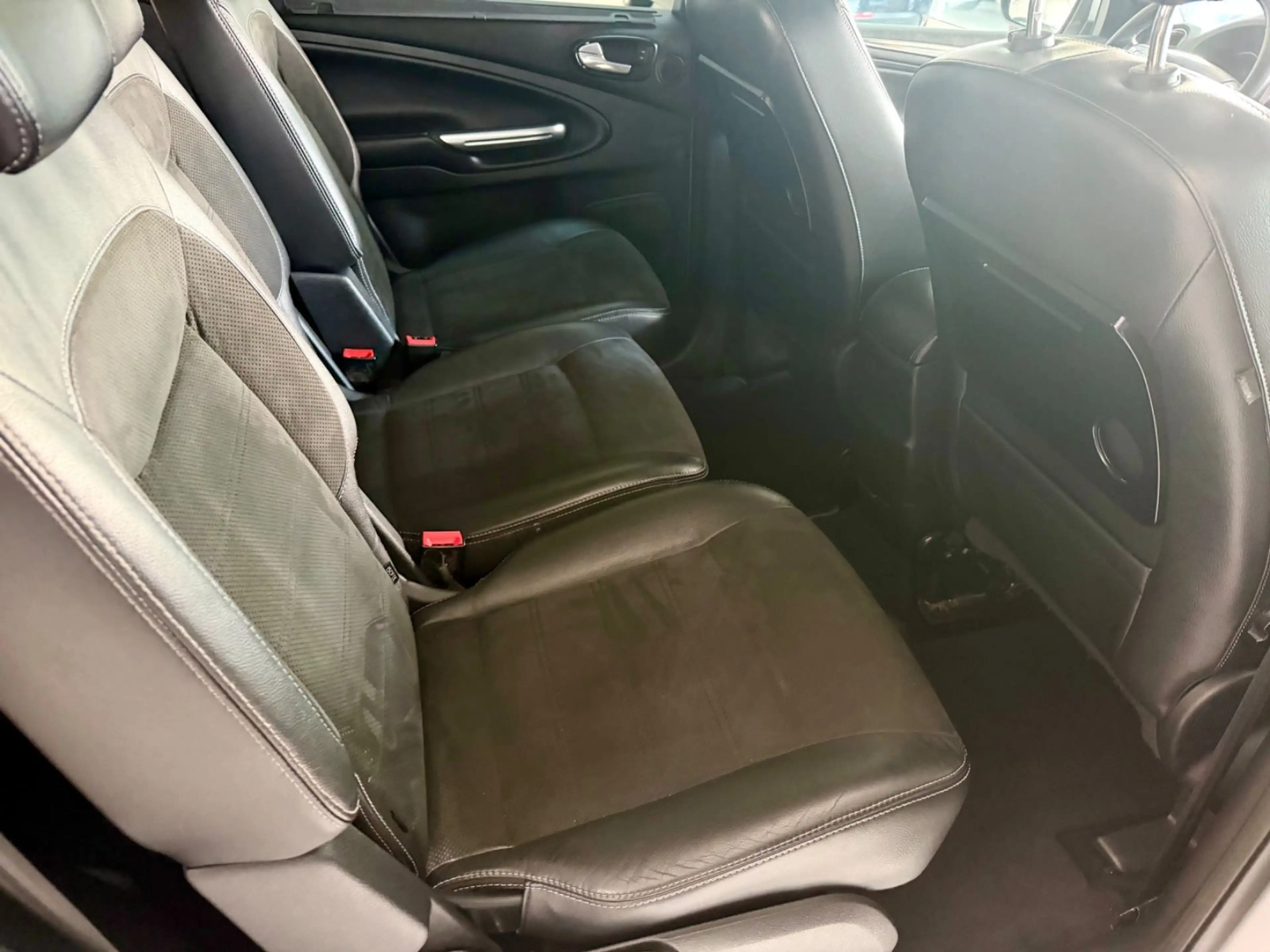 Ford Galaxy 2,0 Titanium Automatik/Leder/Navi/AHK/Alu — photo 8