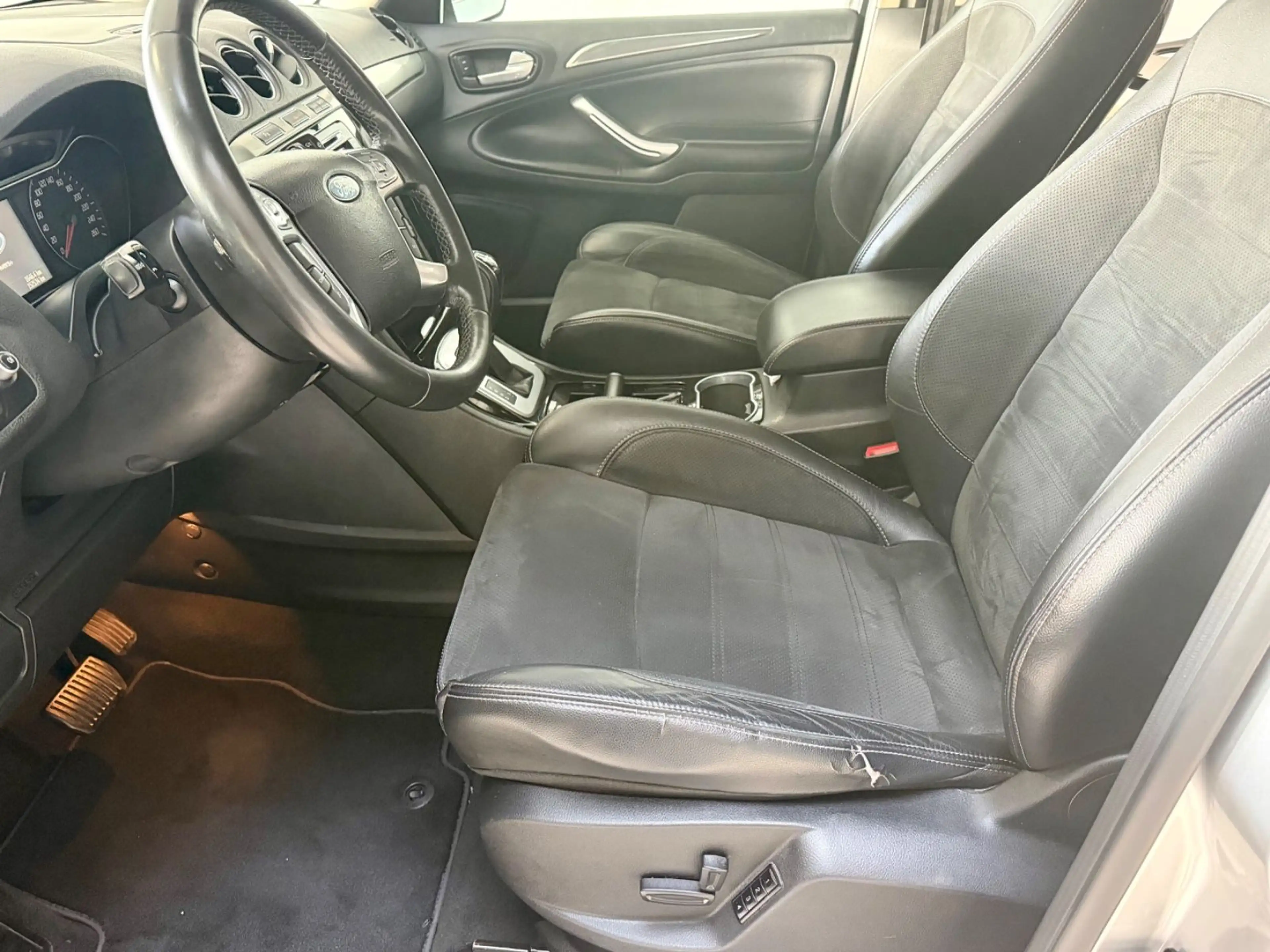 Ford Galaxy 2,0 Titanium Automatik/Leder/Navi/AHK/Alu — photo 14