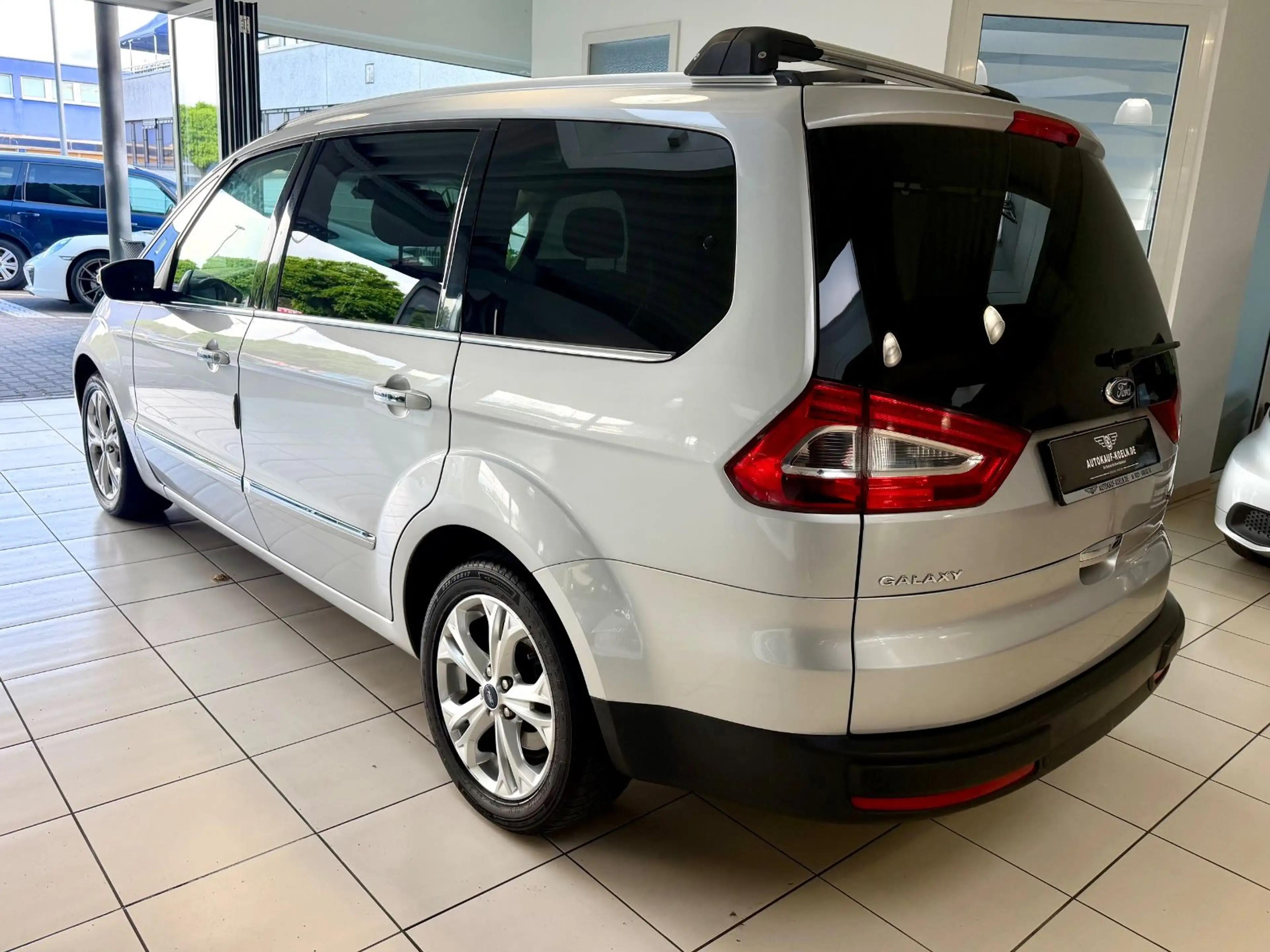 Ford Galaxy 2,0 Titanium Automatik/Leder/Navi/AHK/Alu — photo 4