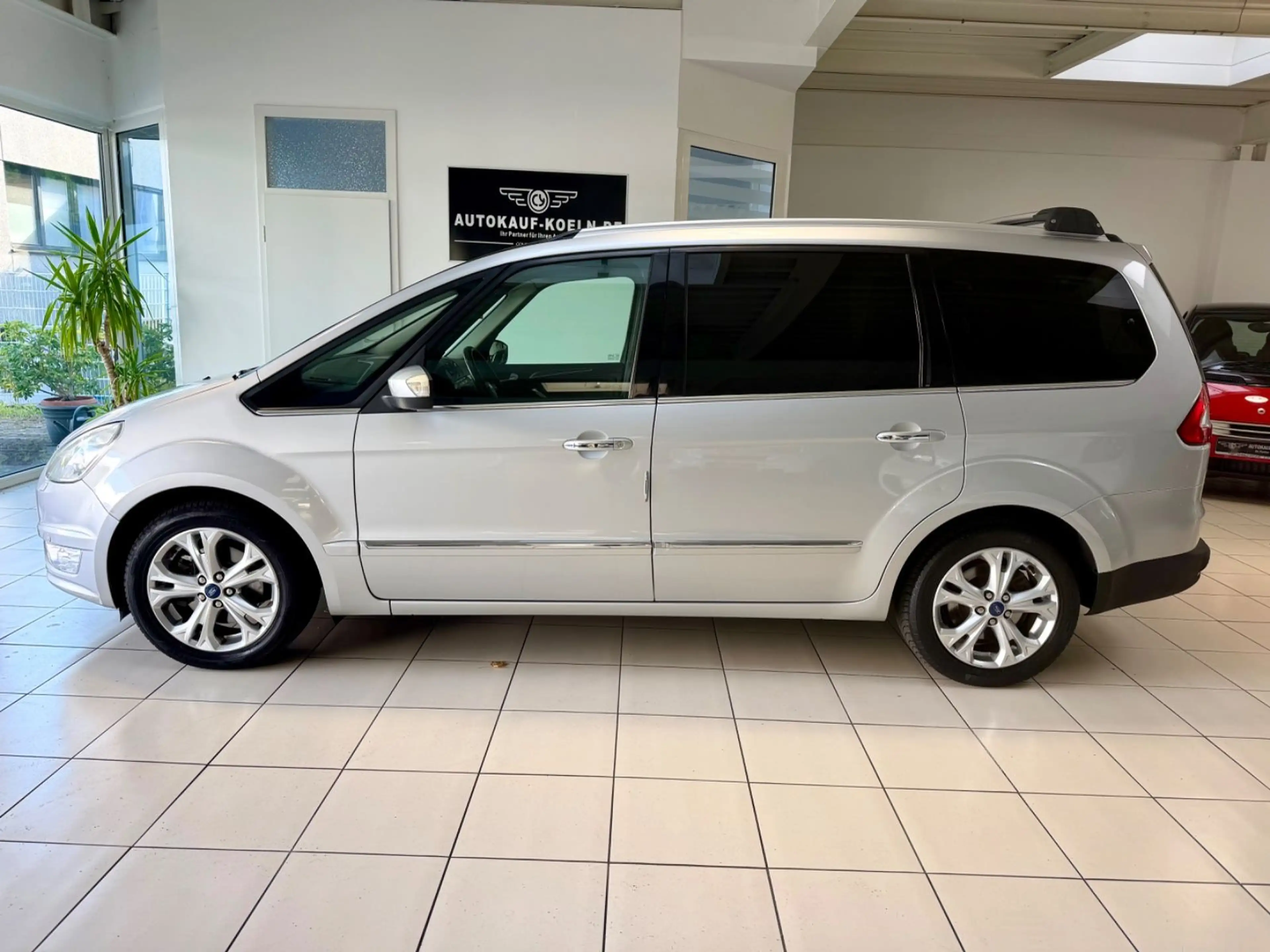 Ford Galaxy 2,0 Titanium Automatik/Leder/Navi/AHK/Alu — photo 2