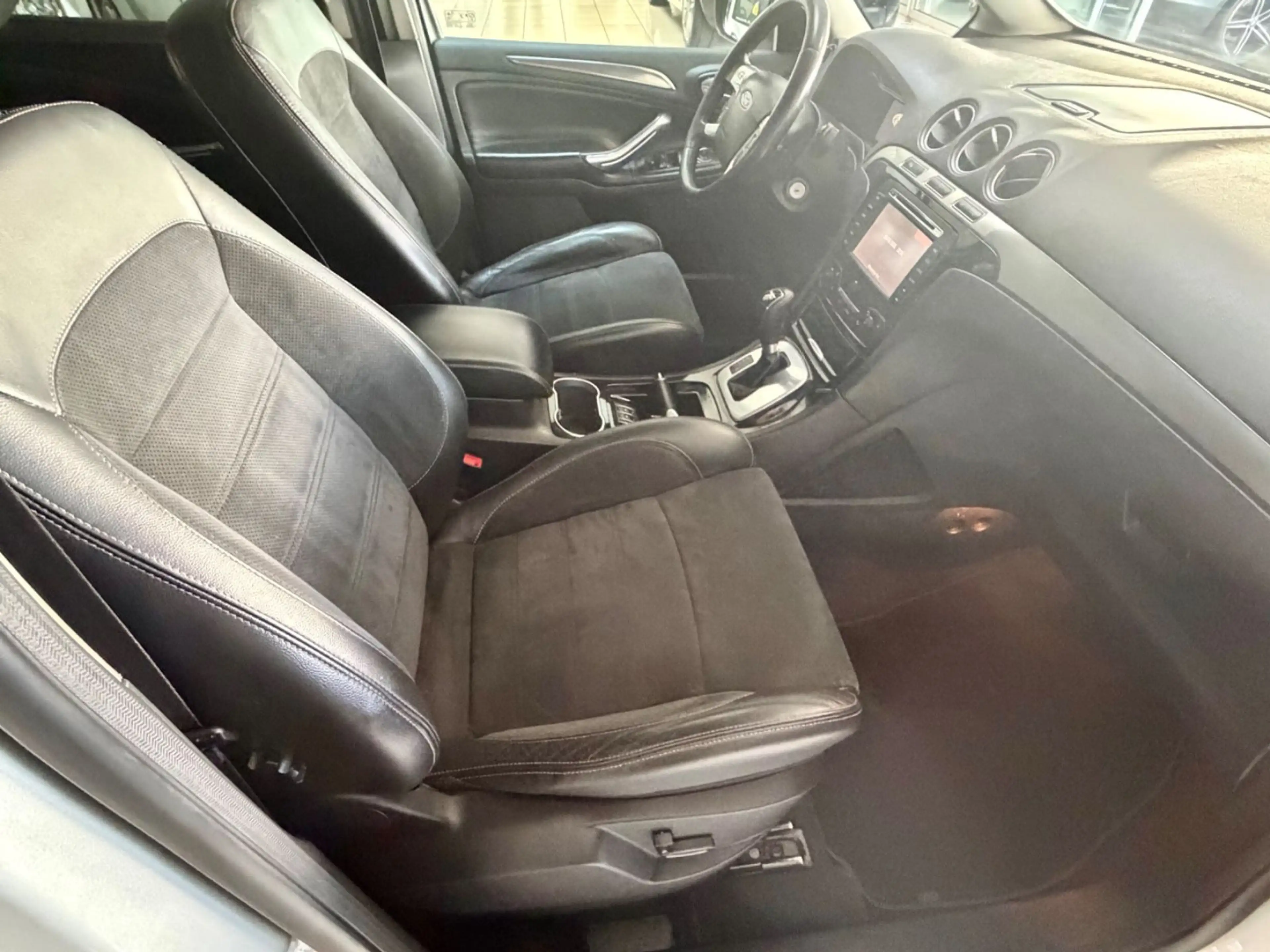 Ford Galaxy 2,0 Titanium Automatik/Leder/Navi/AHK/Alu — photo 10