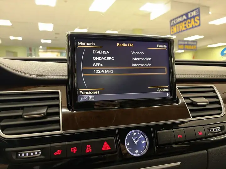 Audi A8 2015, foto 16