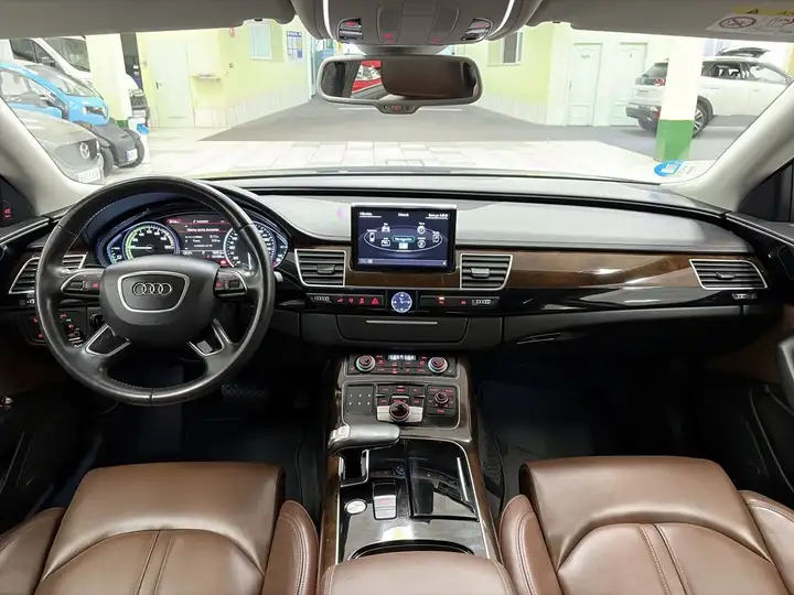 Audi A8 2015, foto 11