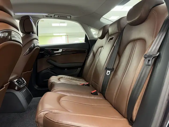 Audi A8 2015, foto 24