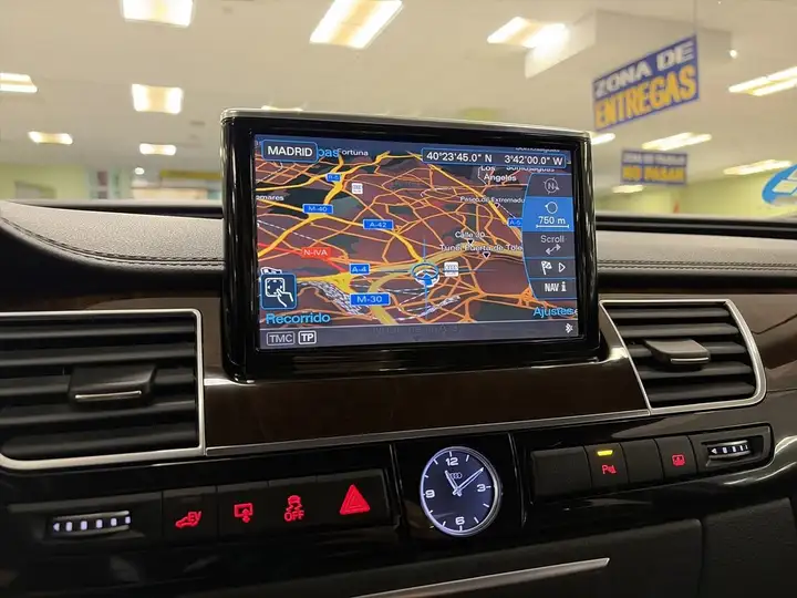 Audi A8 2015, foto 19