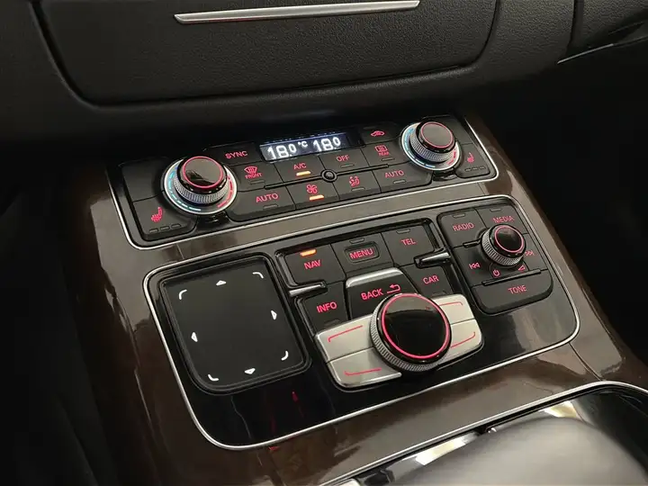 Audi A8 2015, foto 21