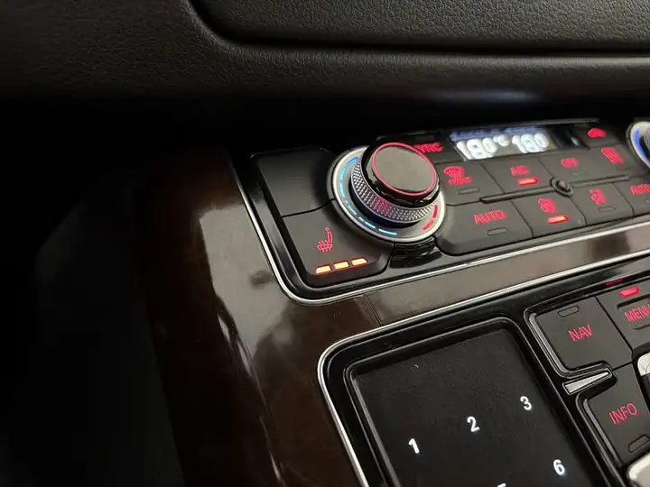 Audi A8 2015, foto 18