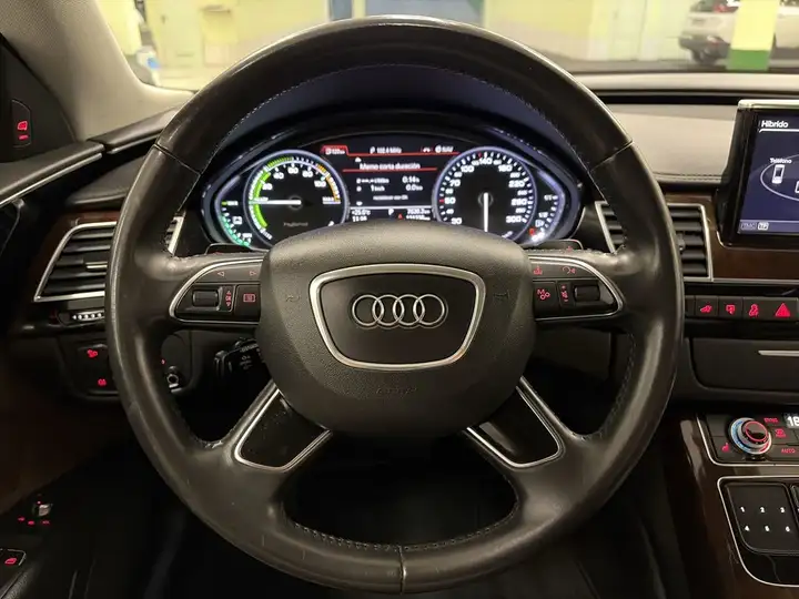 Audi A8 2015, foto 14