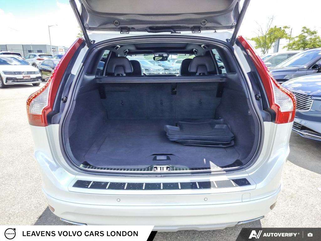 2017 Volvo XC60 T6 | Clean Carfax | Excellent Service History thumb 13