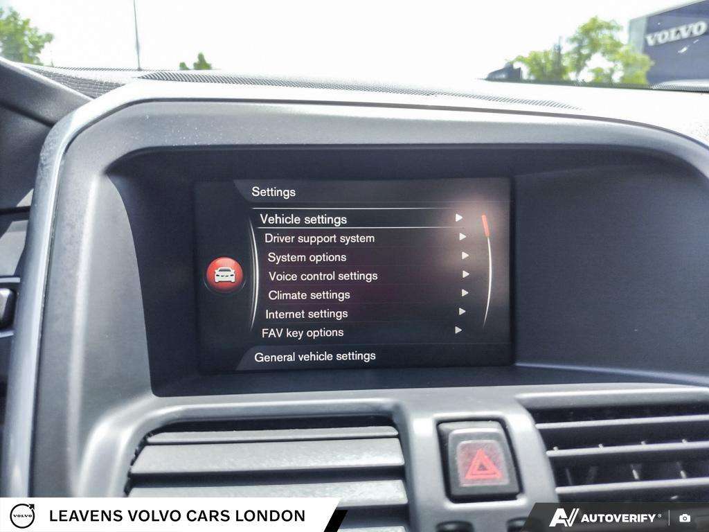 2017 Volvo XC60 T6 | Clean Carfax | Excellent Service History thumb 29