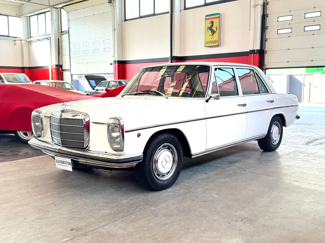 Mercedes-Benz 220 /8 serie w115, foto 1