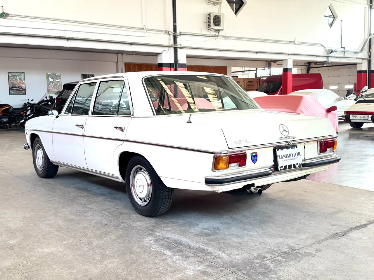 Mercedes-Benz 220 /8 serie w115, foto 2