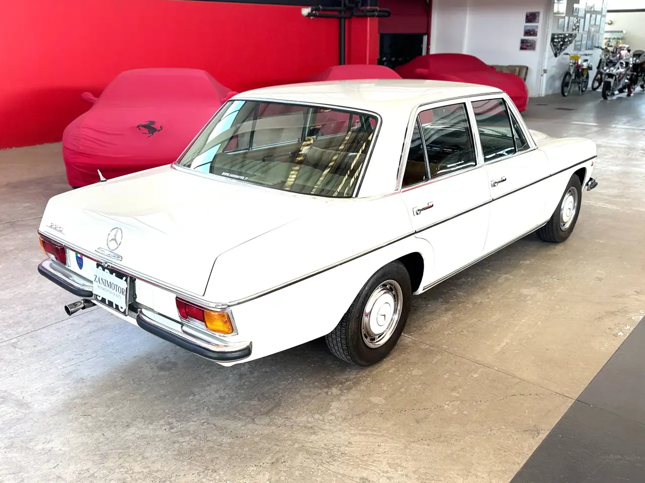 Mercedes-Benz 220 /8 serie w115, foto 4