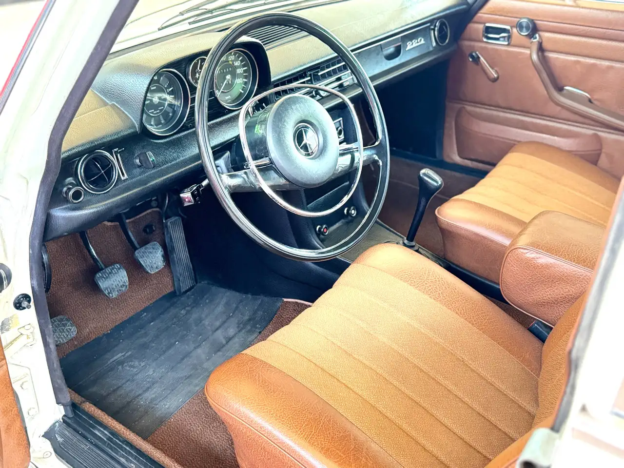 Mercedes-Benz 220 /8 serie w115, foto 3