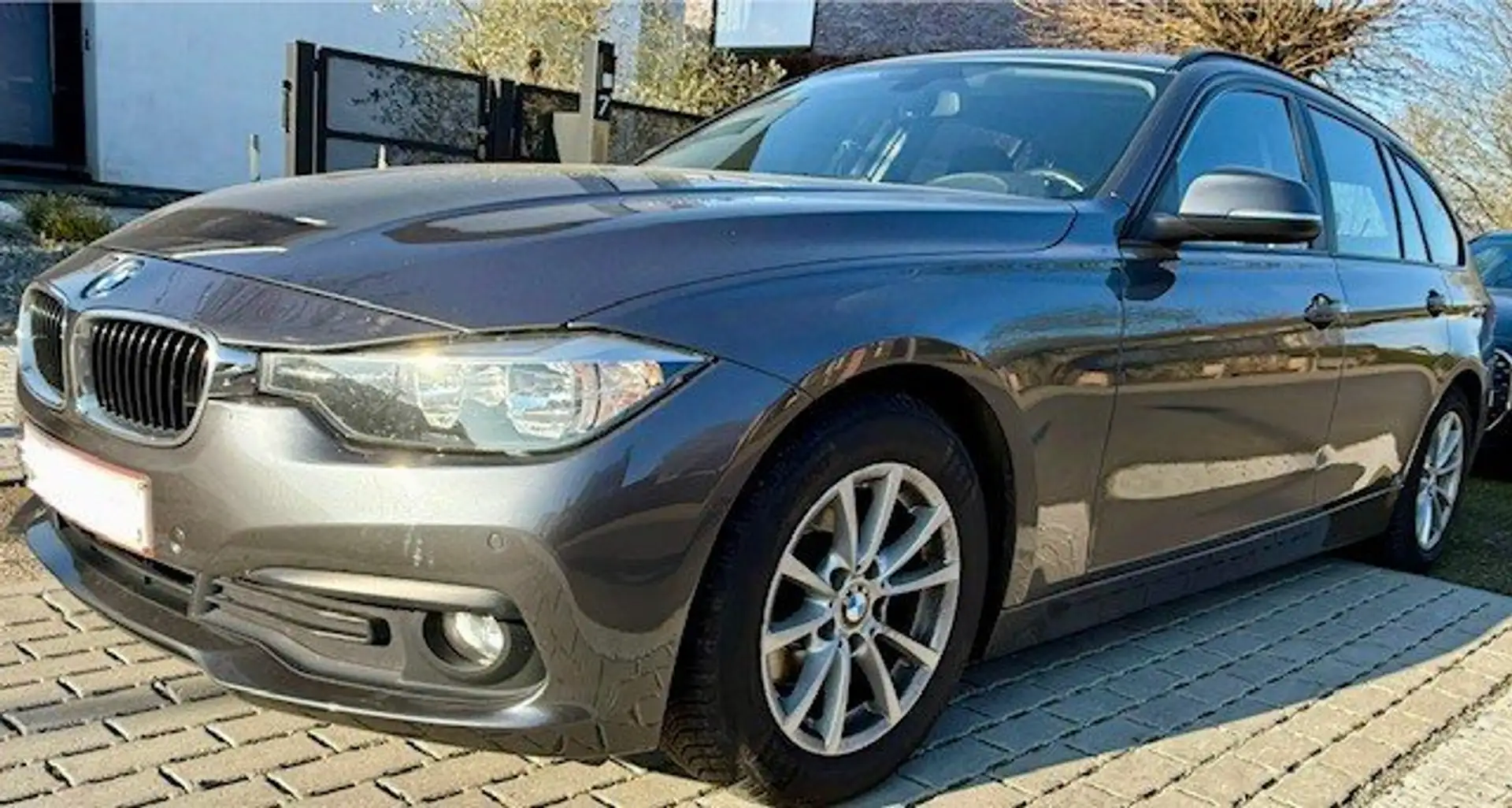 BMW 320 320d Touring Aut. Efficient Dynamics Edition Grijs - 1