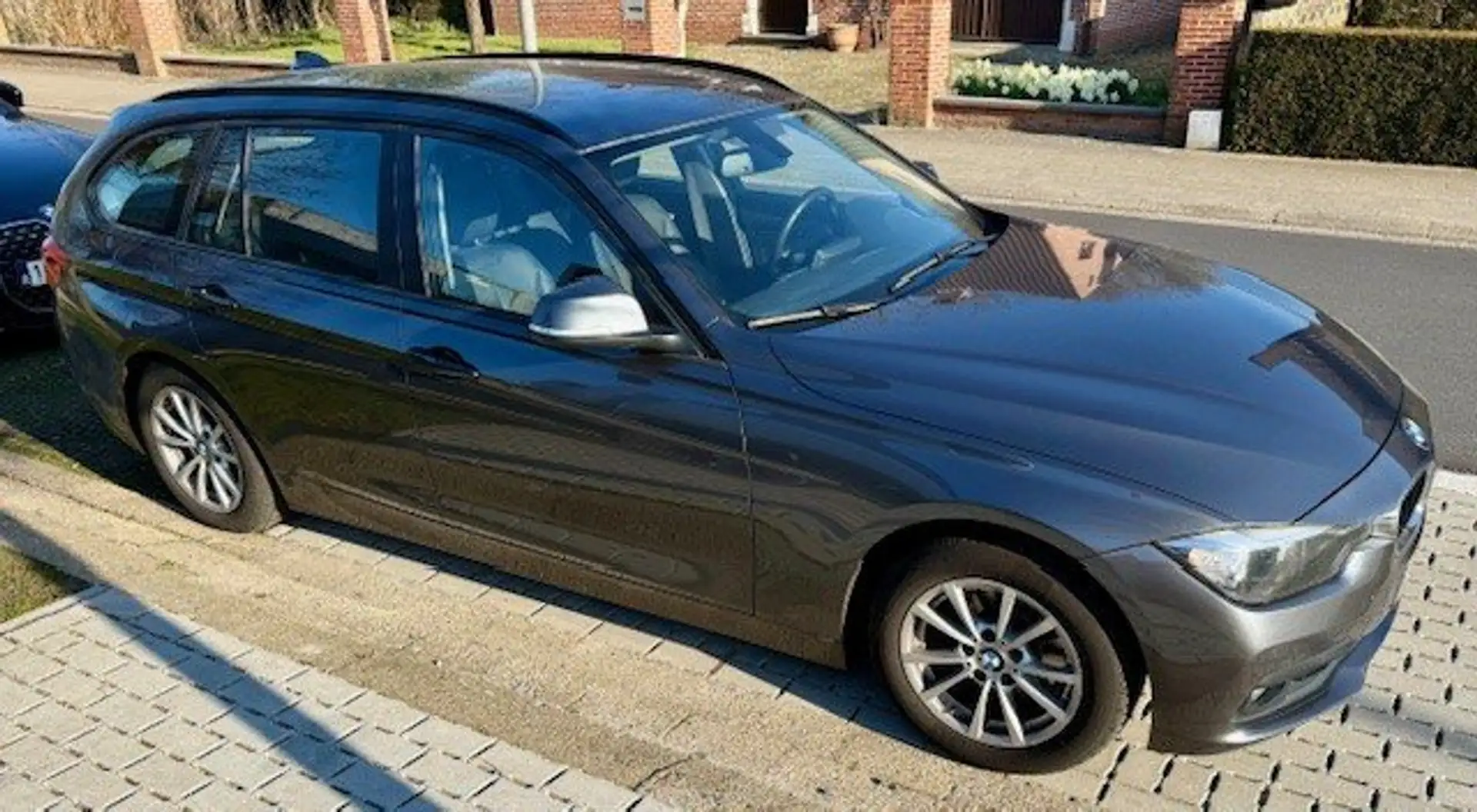BMW 320 320d Touring Aut. Efficient Dynamics Edition Grijs - 2
