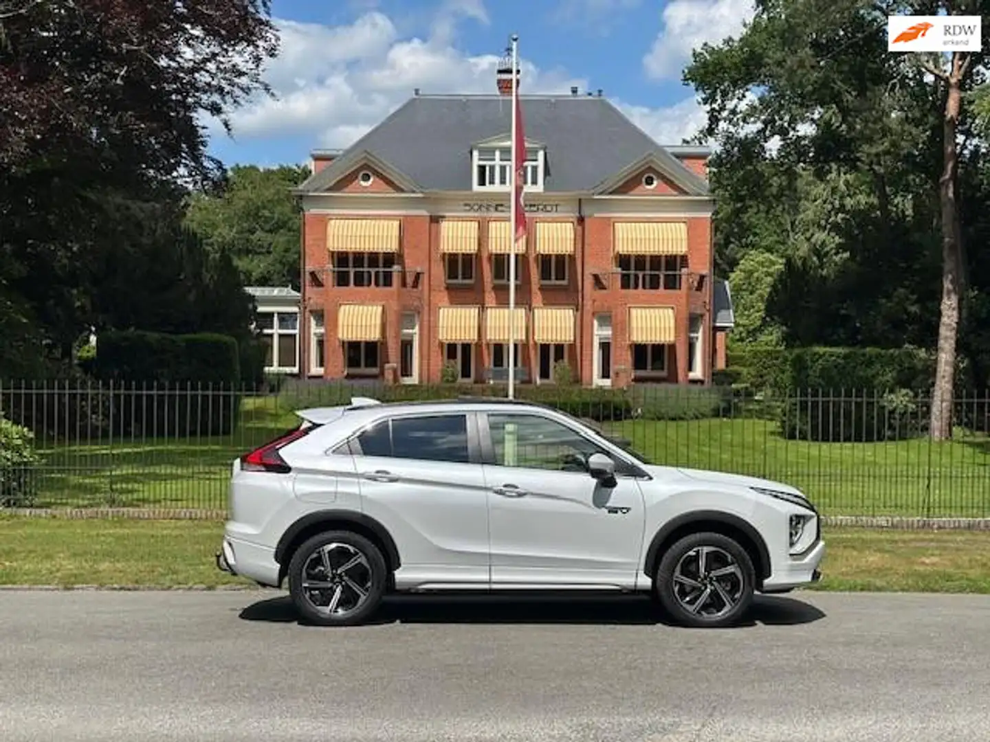 Mitsubishi Eclipse Cross 2.4 PHEV Instyle Wit - 1
