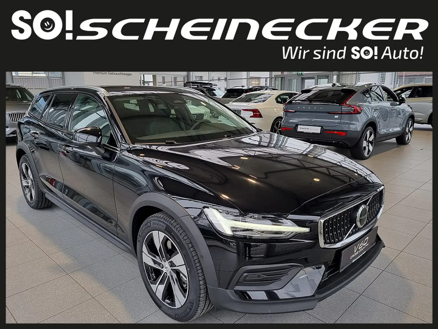 Volvo V60 Cross Country Core B4 AWD Geartronic Noir - 1