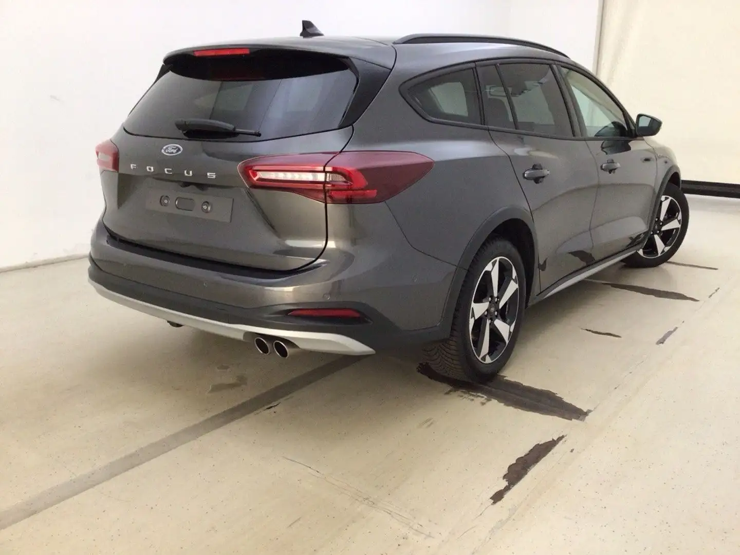 Ford Focus Turnier 1.5 EcoBlue Automatik Active X*AHK Grau - 2