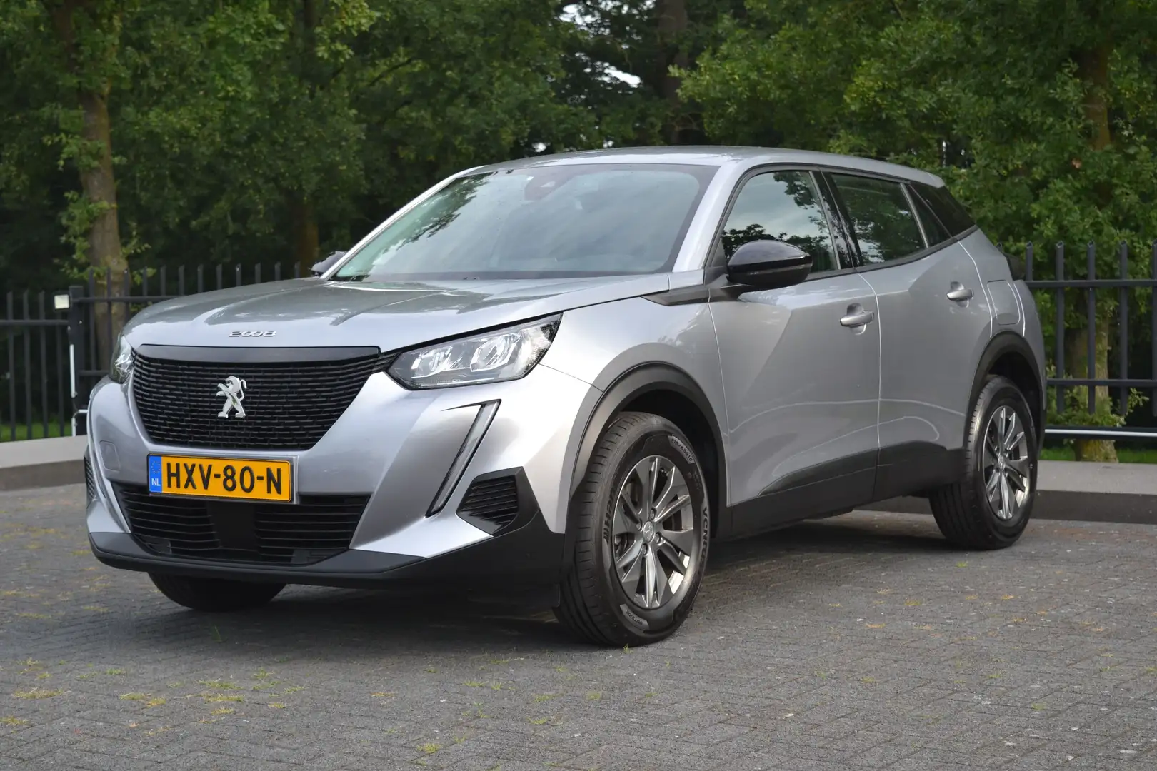 Peugeot 2008 1.2 PureTech Allure Sport | LED | Cruise | PDC | C Gris - 1