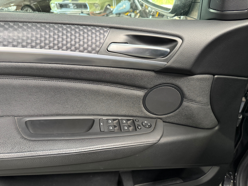 BMW X6 xDrive 50 i — photo 10