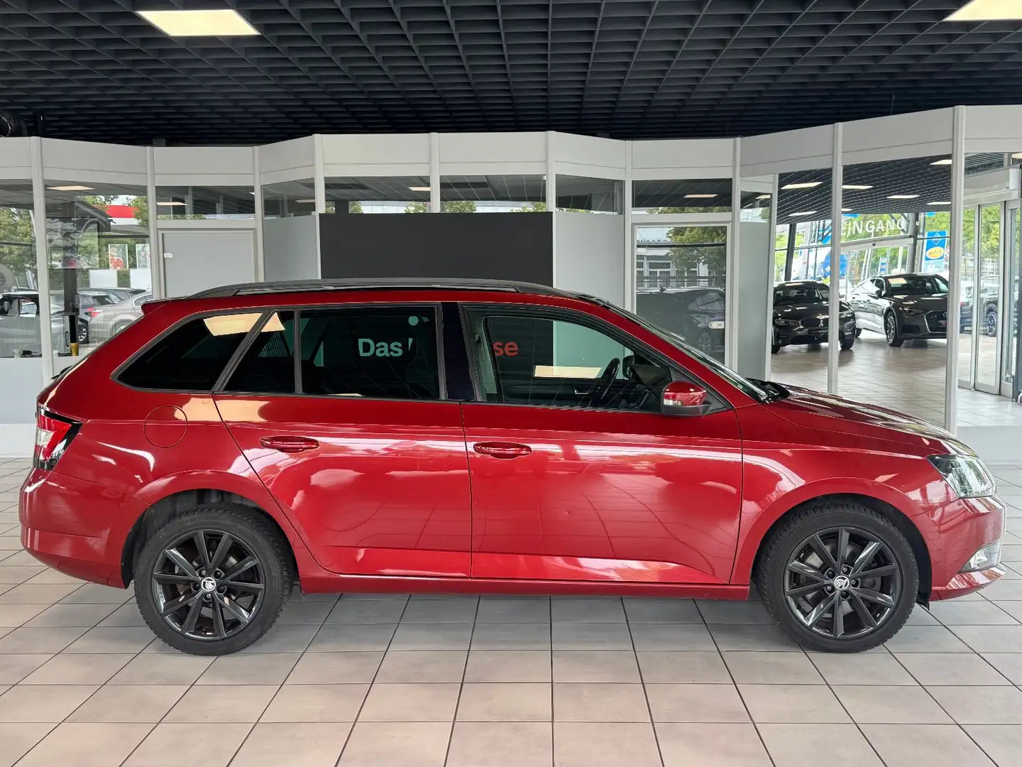 Skoda Fabia 1.2 TSI Kombi Style · Automatik · 1. Hand Červená - 2
