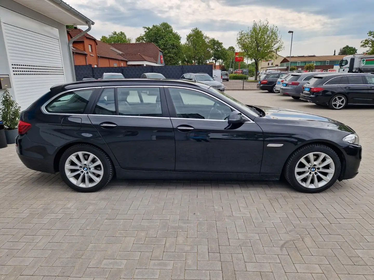 BMW 520 d+Automatik+Leder+TÜV Neu Zwart - 2