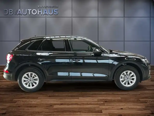 Audi Q5 view 3