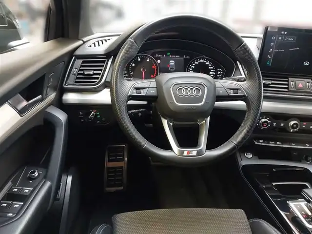 Audi Q5 view 9