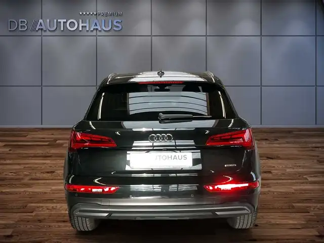 Audi Q5 view 5