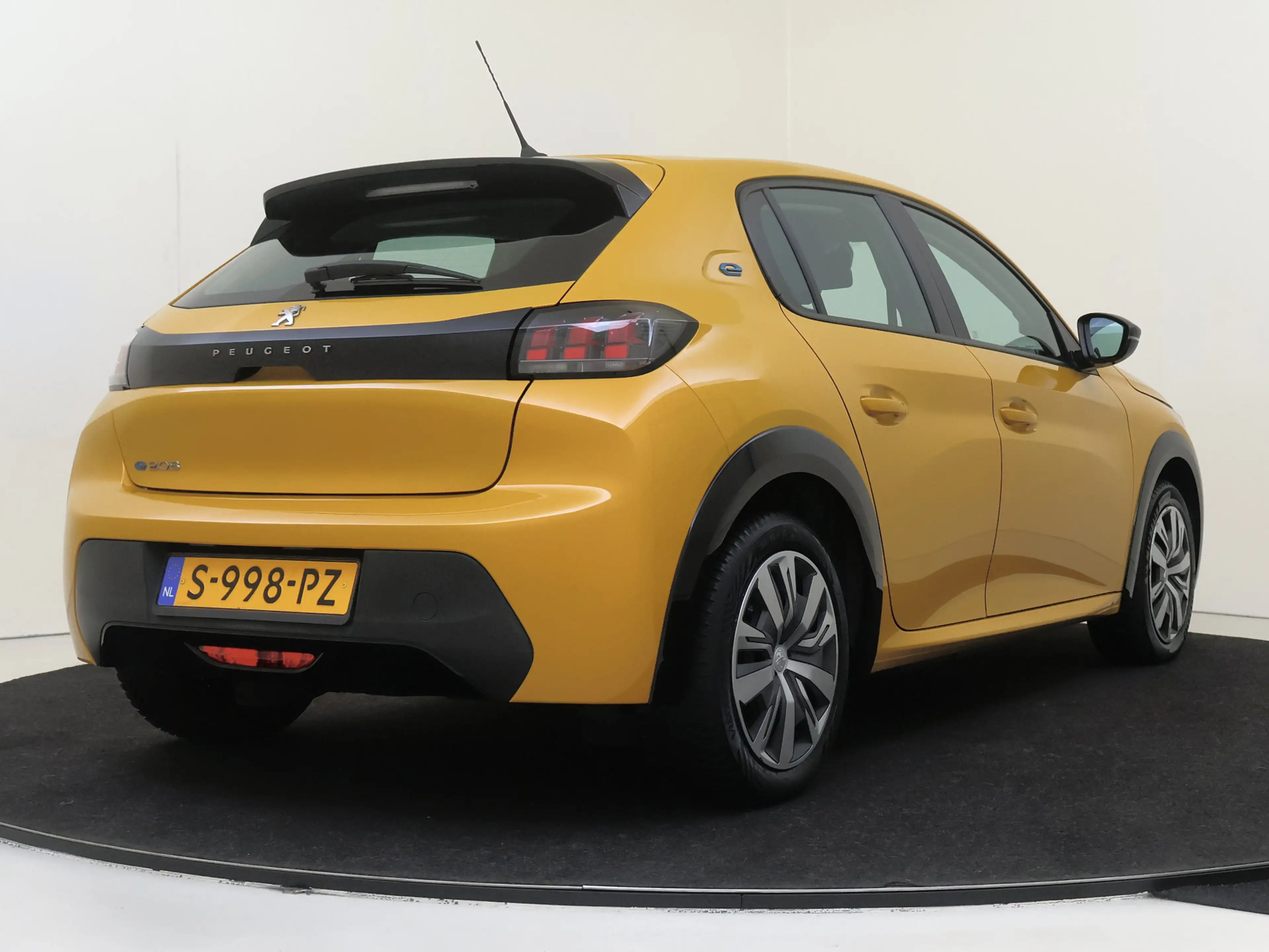 Peugeot e-208 EV Active 50 kWh — photo 11