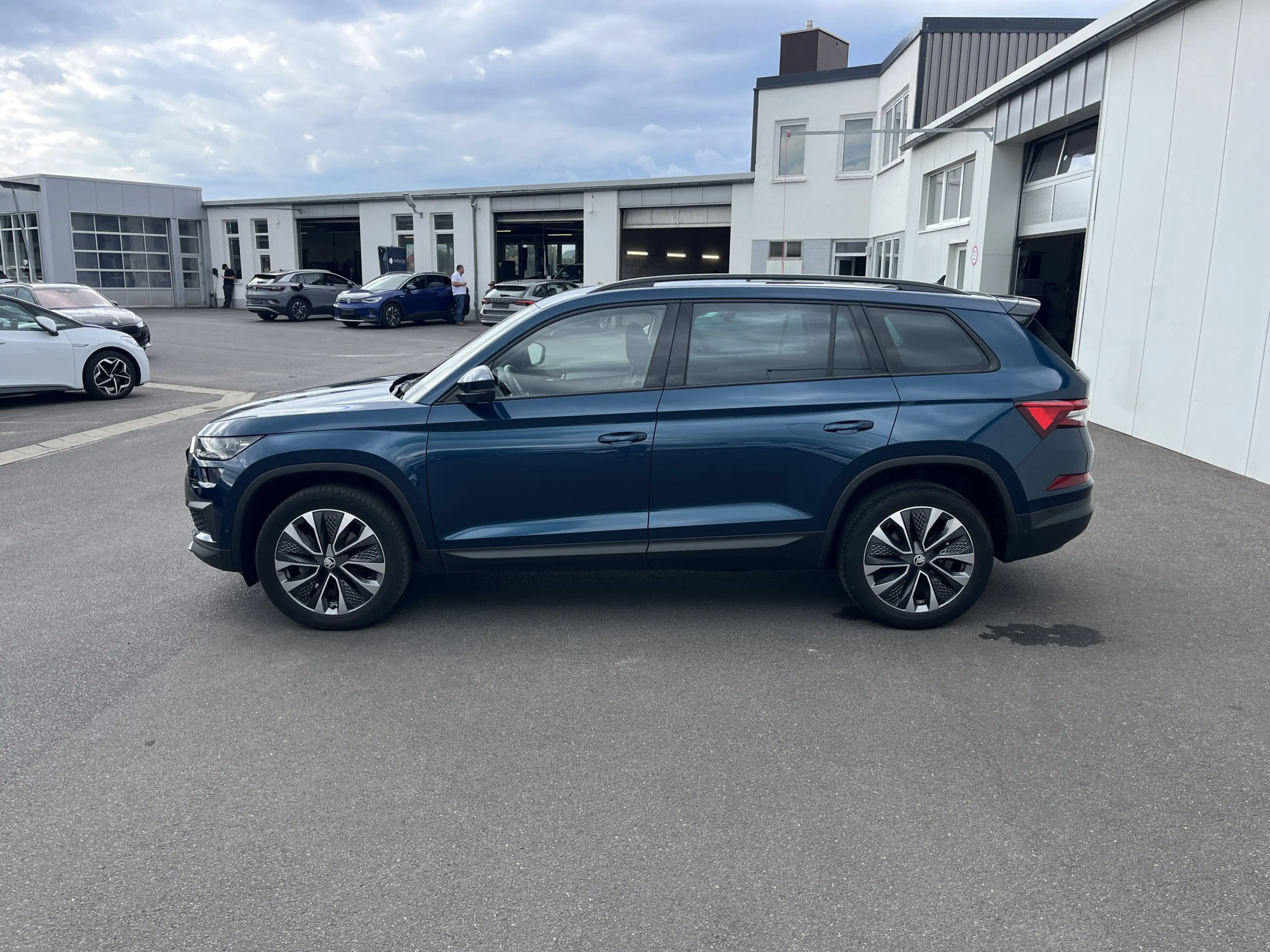 Skoda Kodiaq 2.0 TDI DSG Tour AHK Navi ACC MATRIX RFK 4xSHZ FS- — photo 3