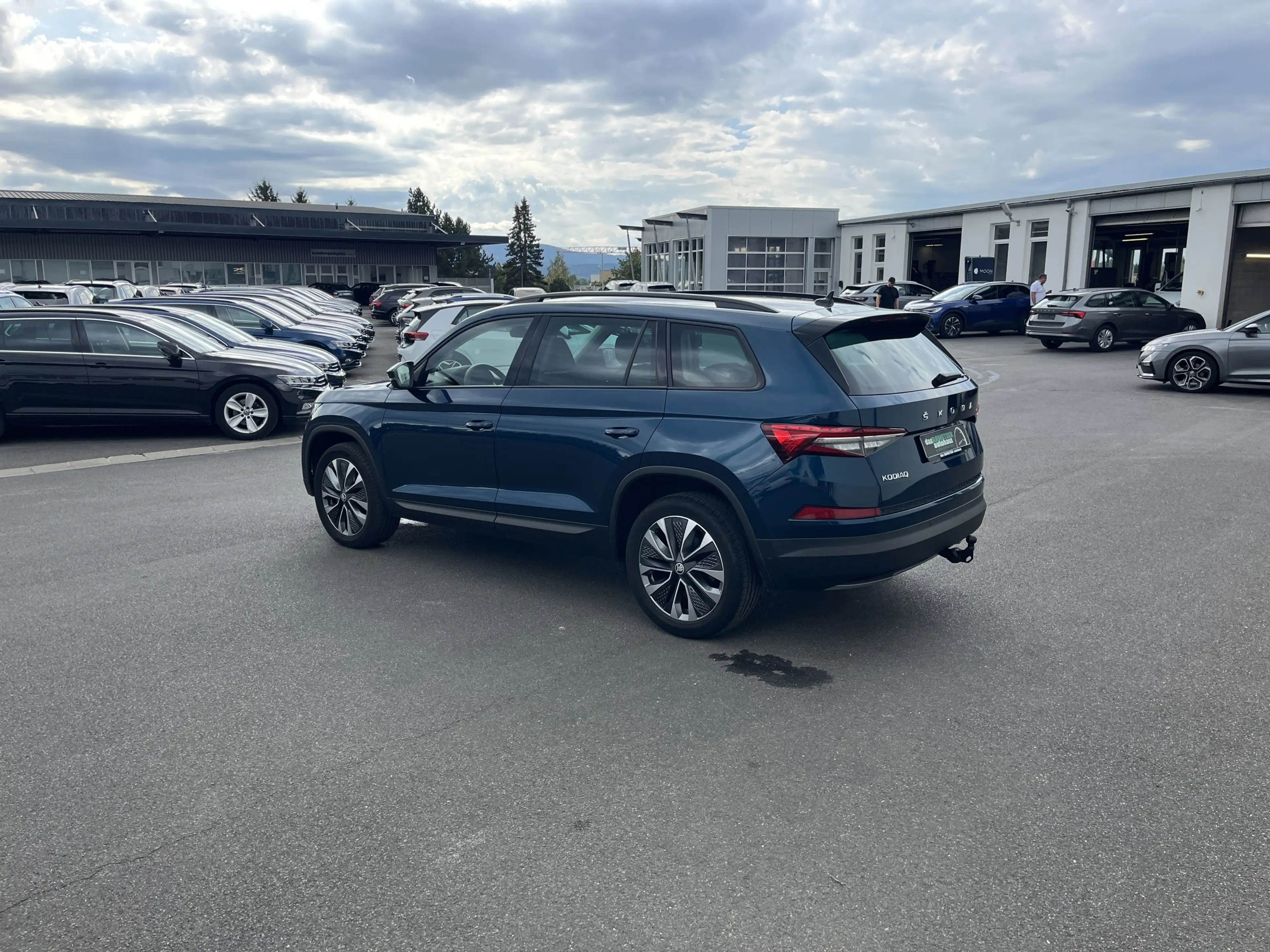 Skoda Kodiaq 2.0 TDI DSG Tour AHK Navi ACC MATRIX RFK 4xSHZ FS- — photo 11