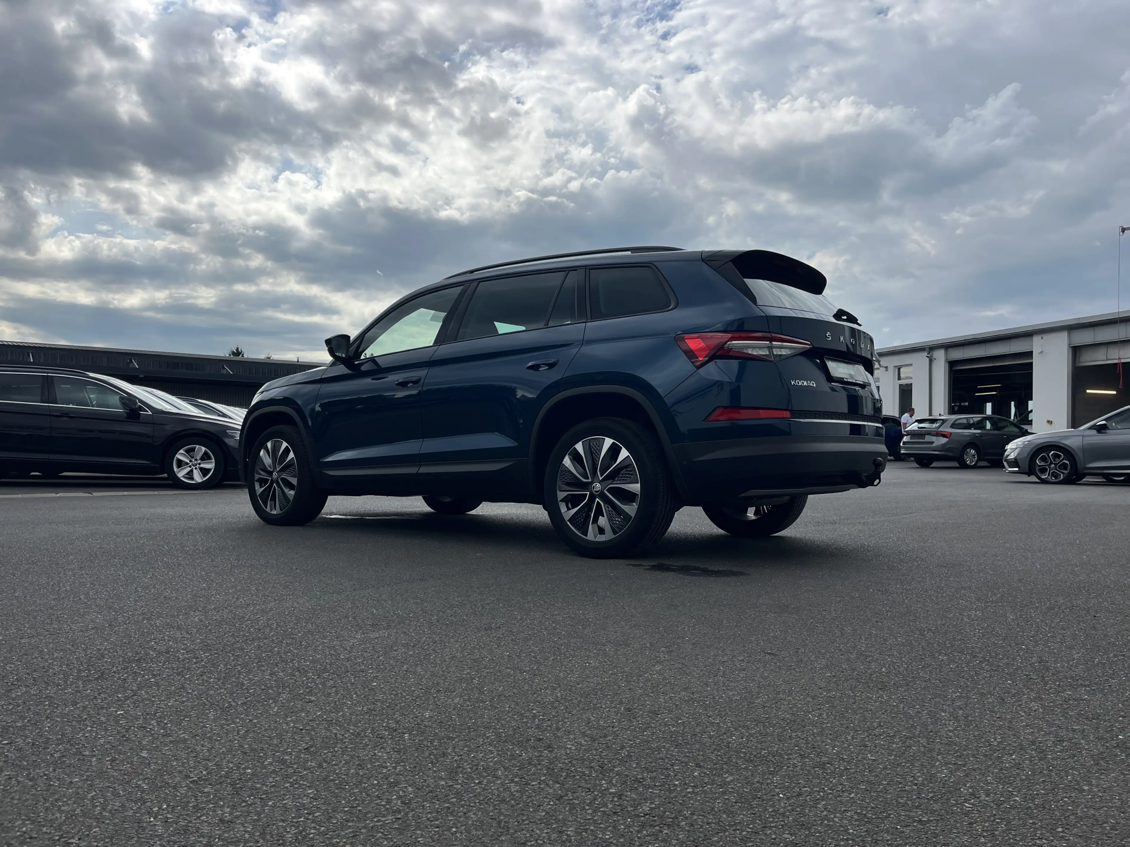 Skoda Kodiaq 2.0 TDI DSG Tour AHK Navi ACC MATRIX RFK 4xSHZ FS- — photo 10