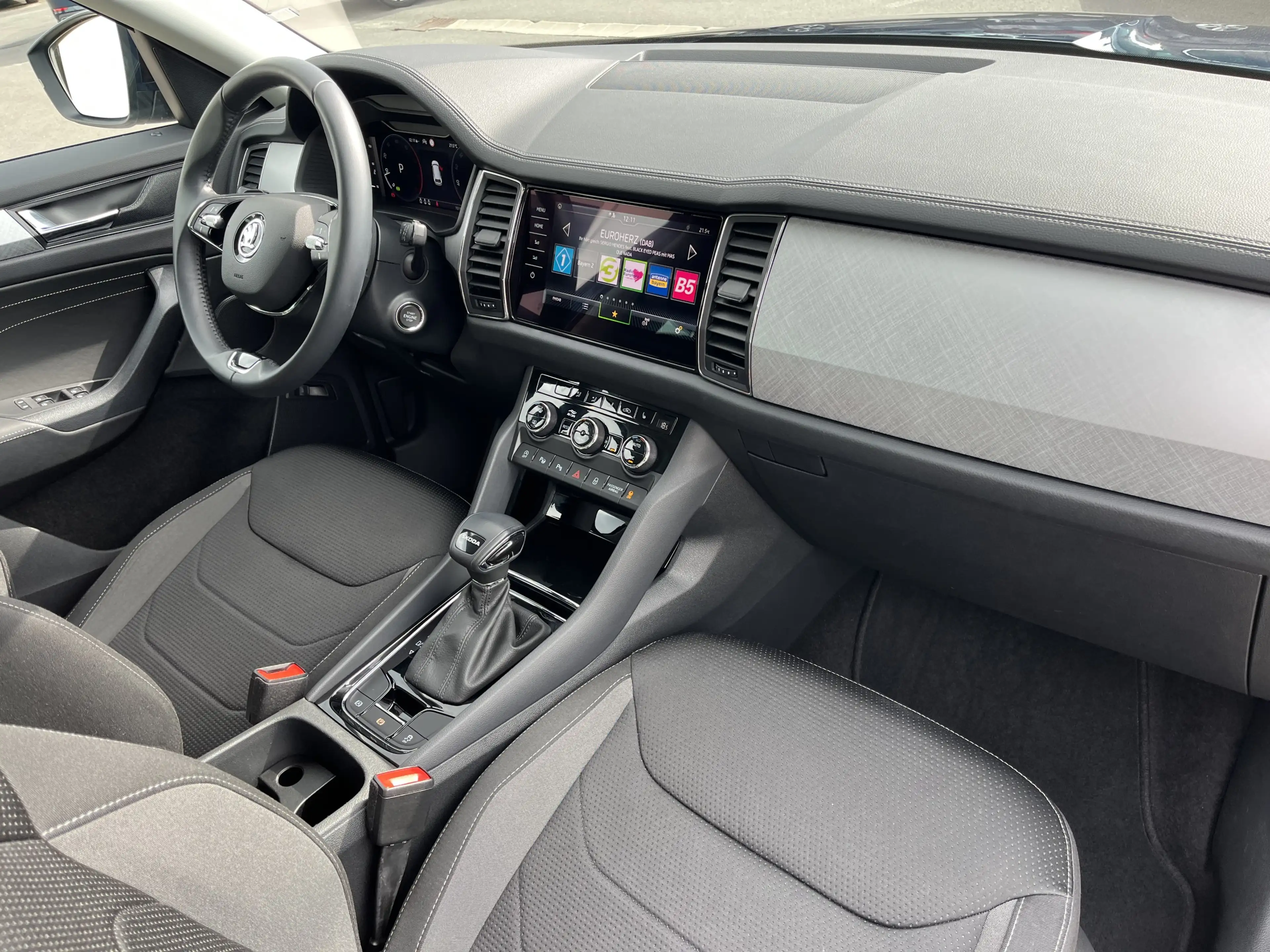 Skoda Kodiaq 2.0 TDI DSG Tour AHK Navi ACC MATRIX RFK 4xSHZ FS- — photo 14