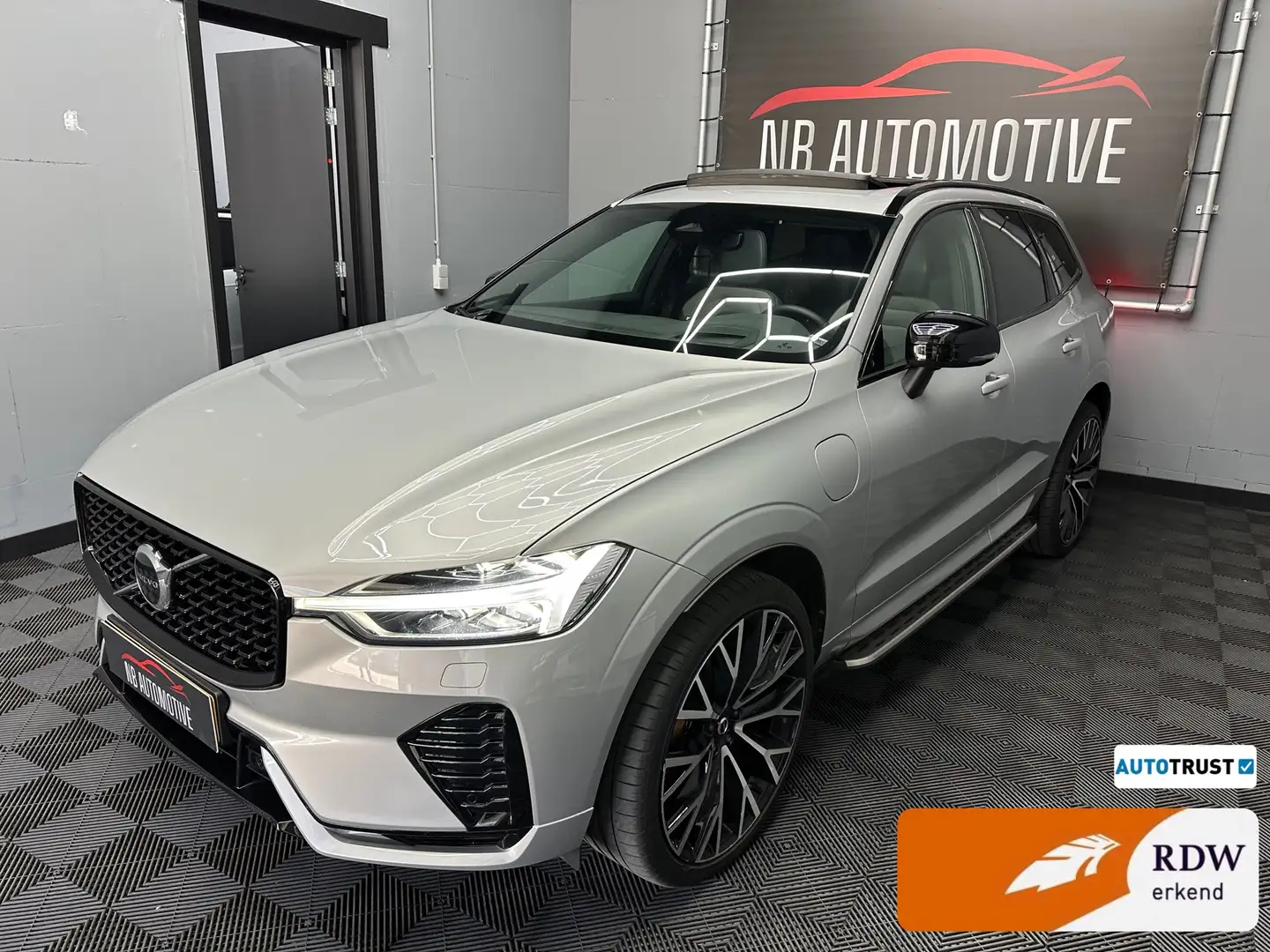 Volvo XC60 2.0 Recharge T6 AWD Inscription Exclusive Grigio - 1
