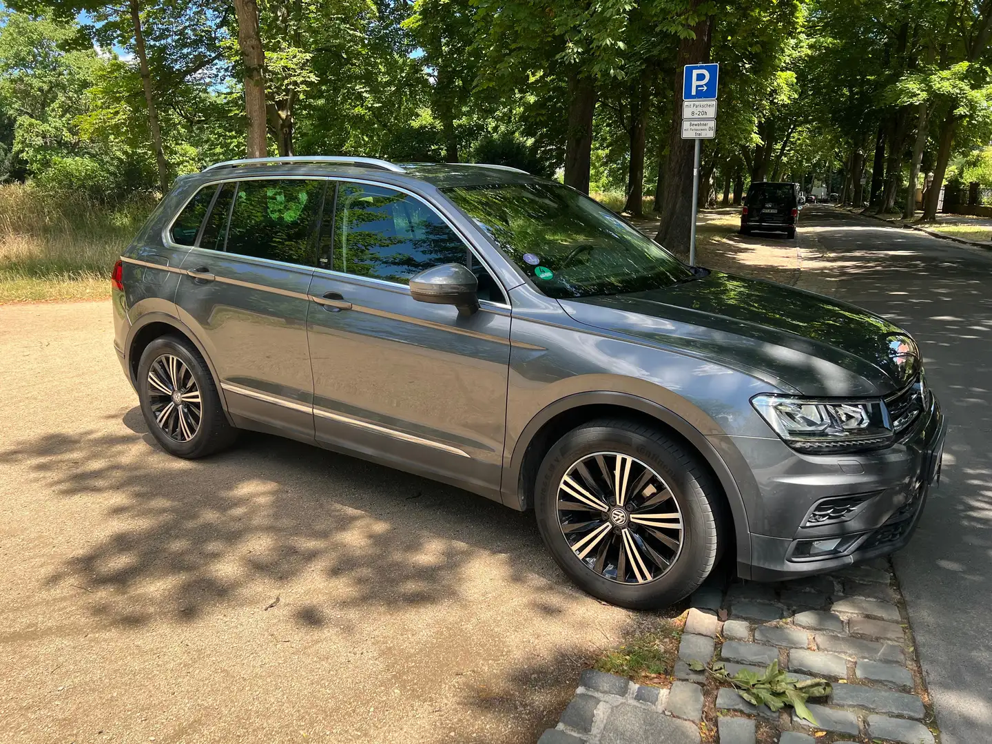 Volkswagen Tiguan Sound BMT/Start-Stopp/ACC/Navi/2Hand Grijs - 2