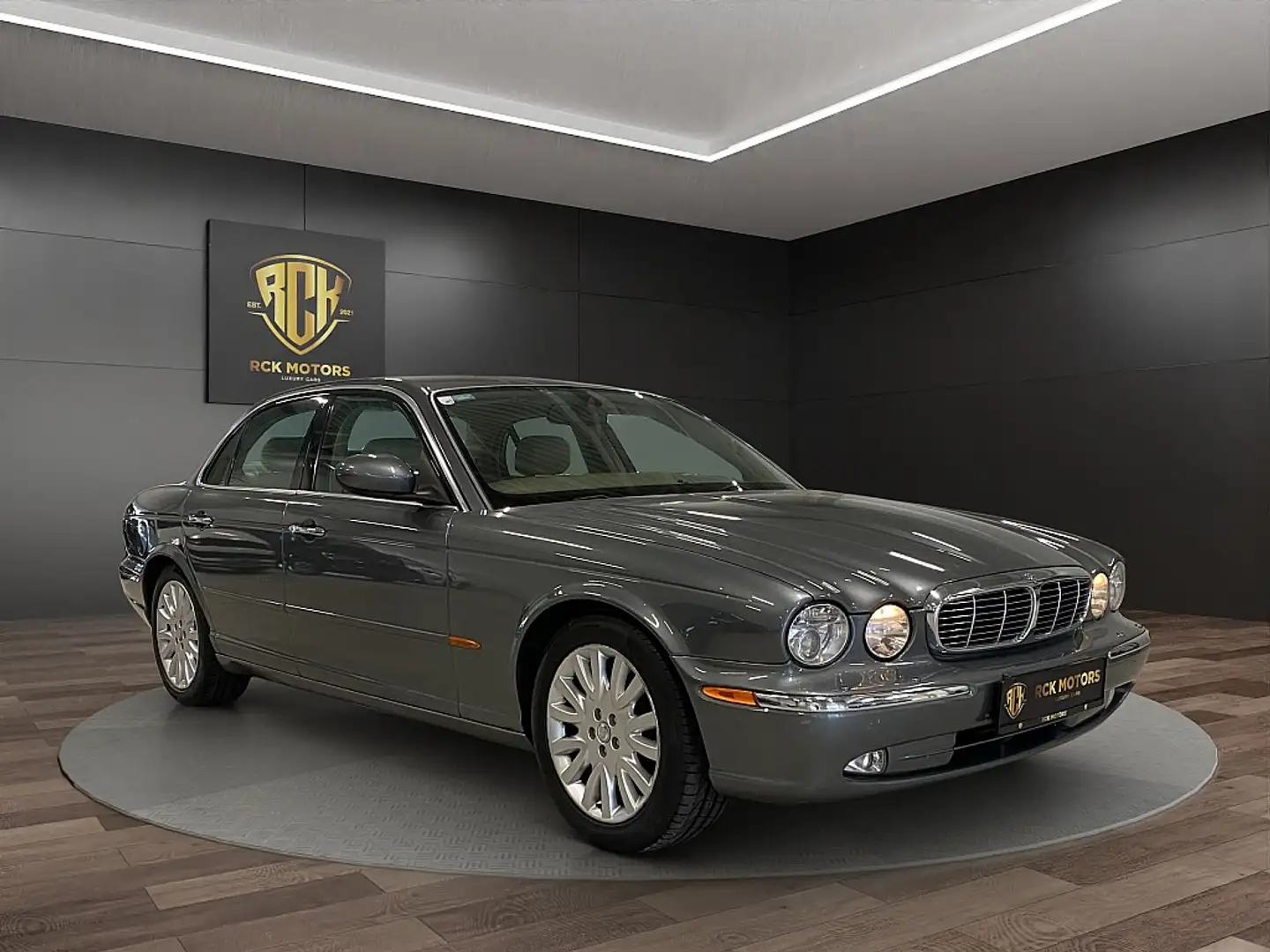 Jaguar XJ 6 3,0 Executive // Top Austattung // Sehr gepflegt Grau - 2