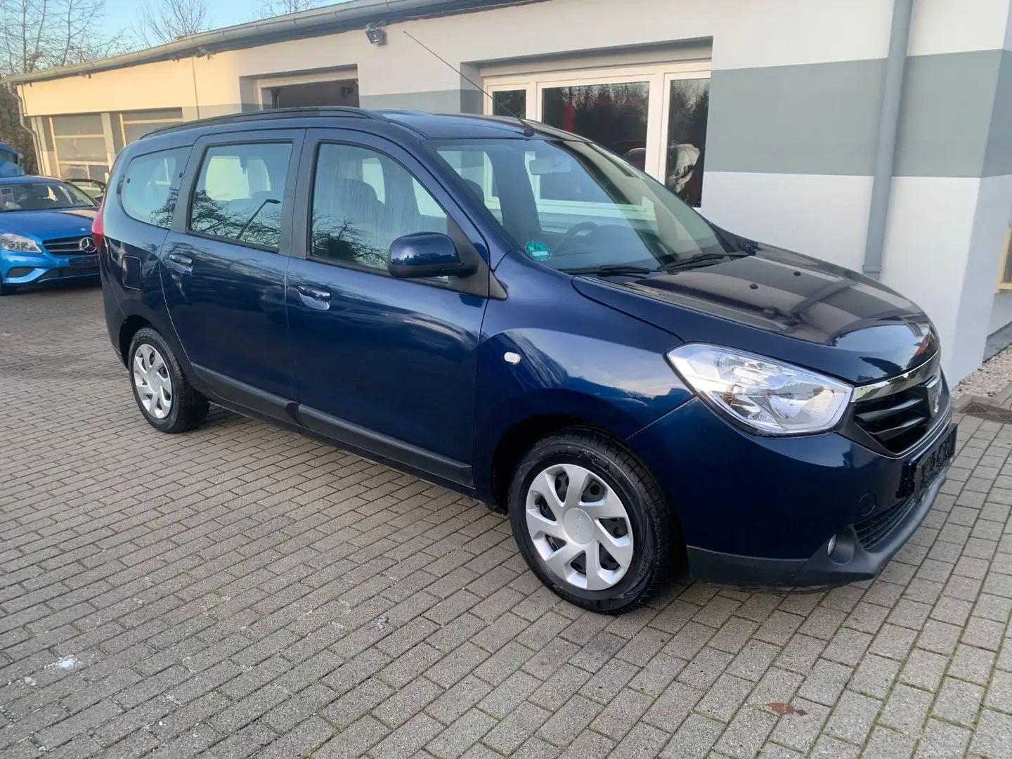Dacia Lodgy Laureate 1,6 7 Sitze Temp. 20TKM 1.Hand Blau - 1