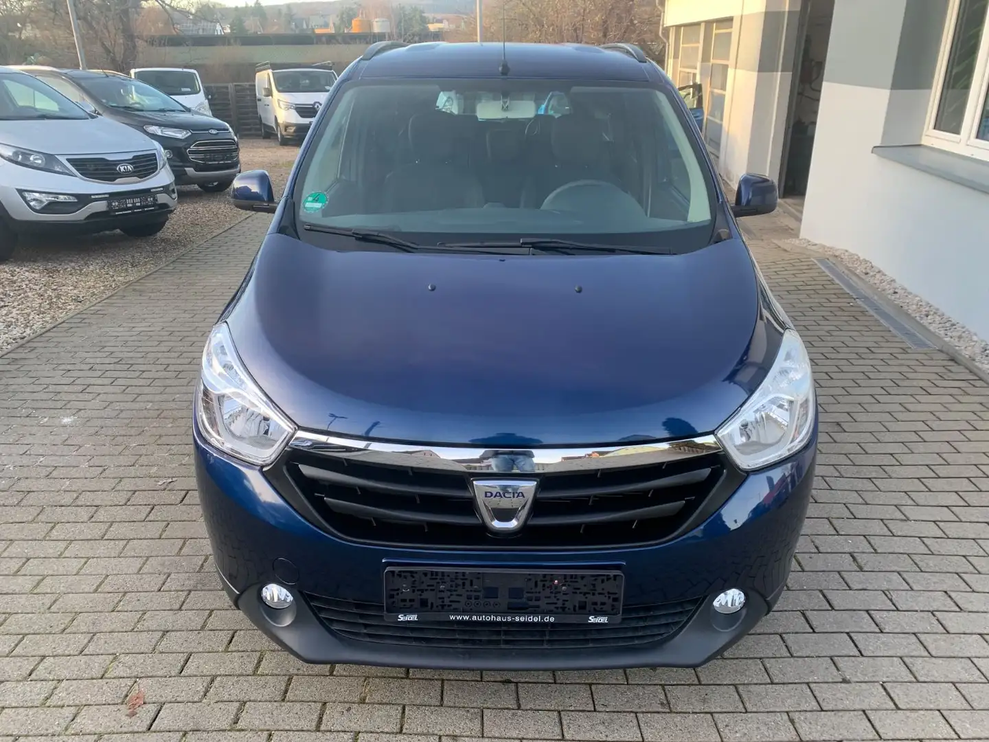Dacia Lodgy Laureate 1,6 7 Sitze Temp. 20TKM 1.Hand Blau - 2